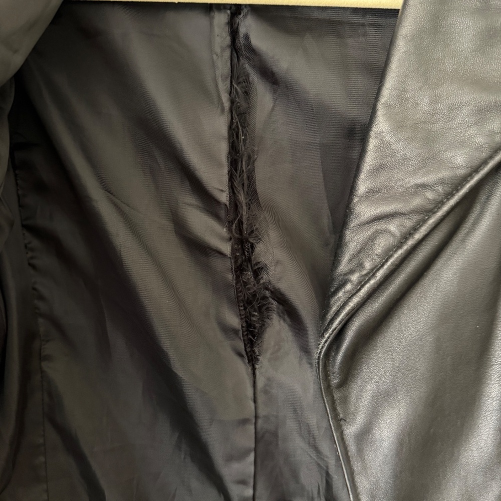 DKNY Black Leather Asymmetrical Moto Jacket with Quilted Details – Size S - Picture 6 of 7